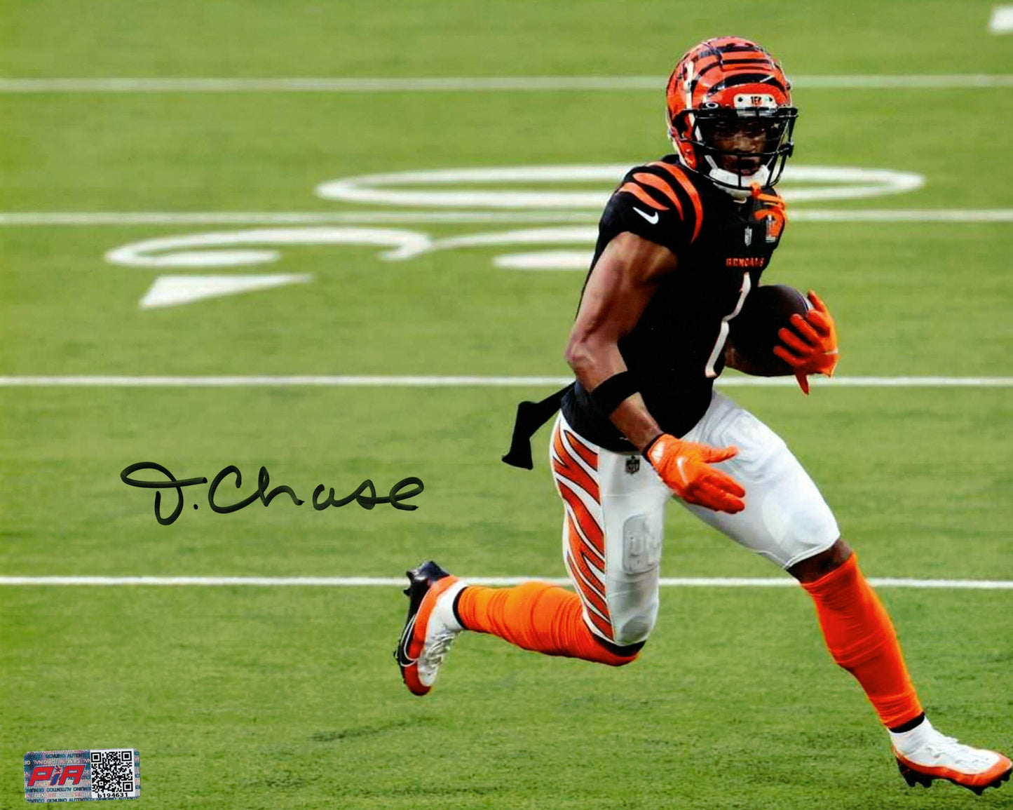 Ja'Marr Chase Autographed Hand Signed 8x10 Cincinnati Bengals Photo - Players Ink Authentication COA